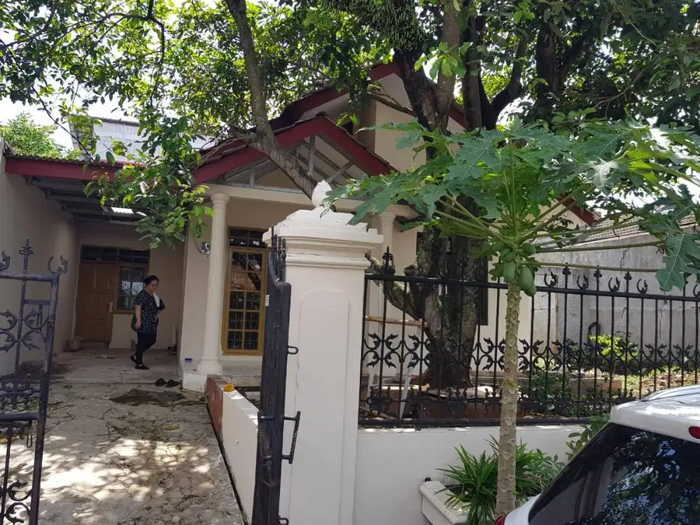 DISEWAKAN RUMAH DENGAN TANAH LUAS DI PERUMAHAN BUMI PANCORAN MAS DEPOK