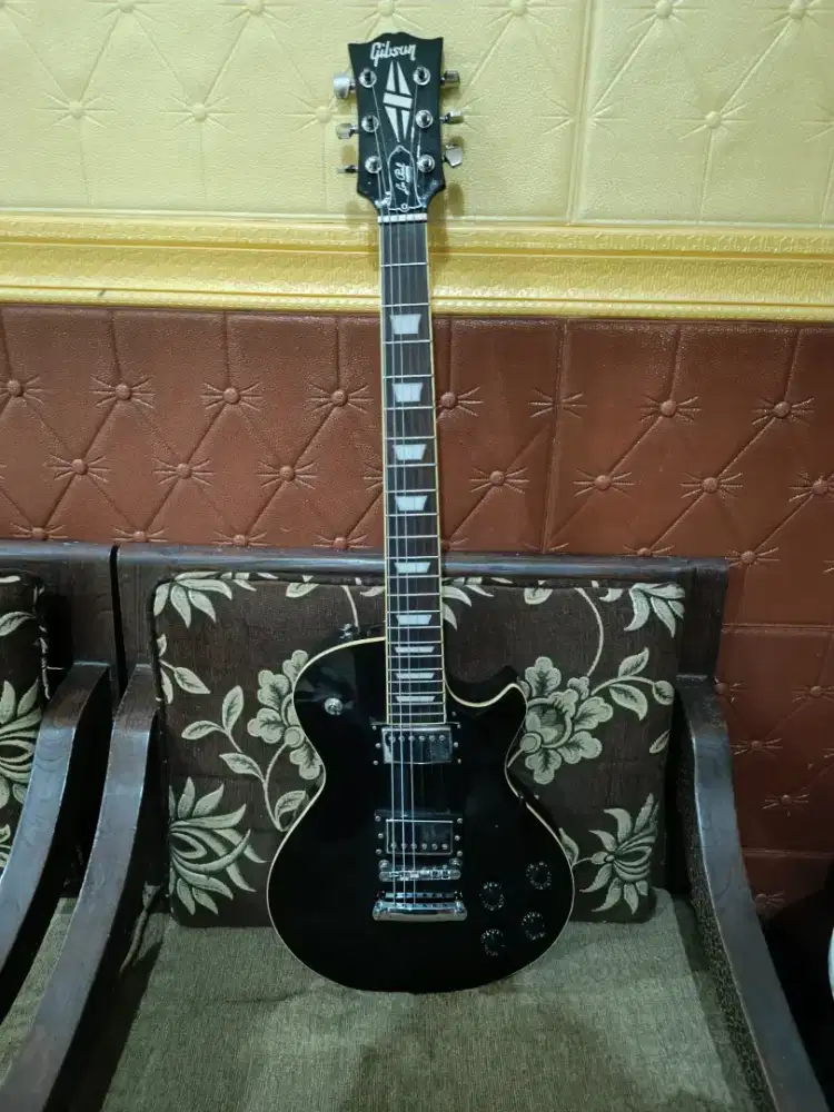 Gitar Gibson Les Paul custom, siap manggung
