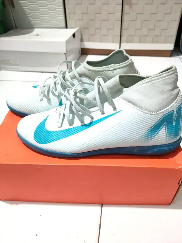Sepatu futsal nike
