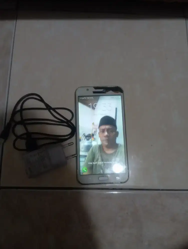 Di jual HP Samsung galaxy j7 core