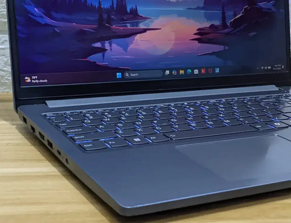Type Laptop Lenovo LOQ 15IAX9E Esensial