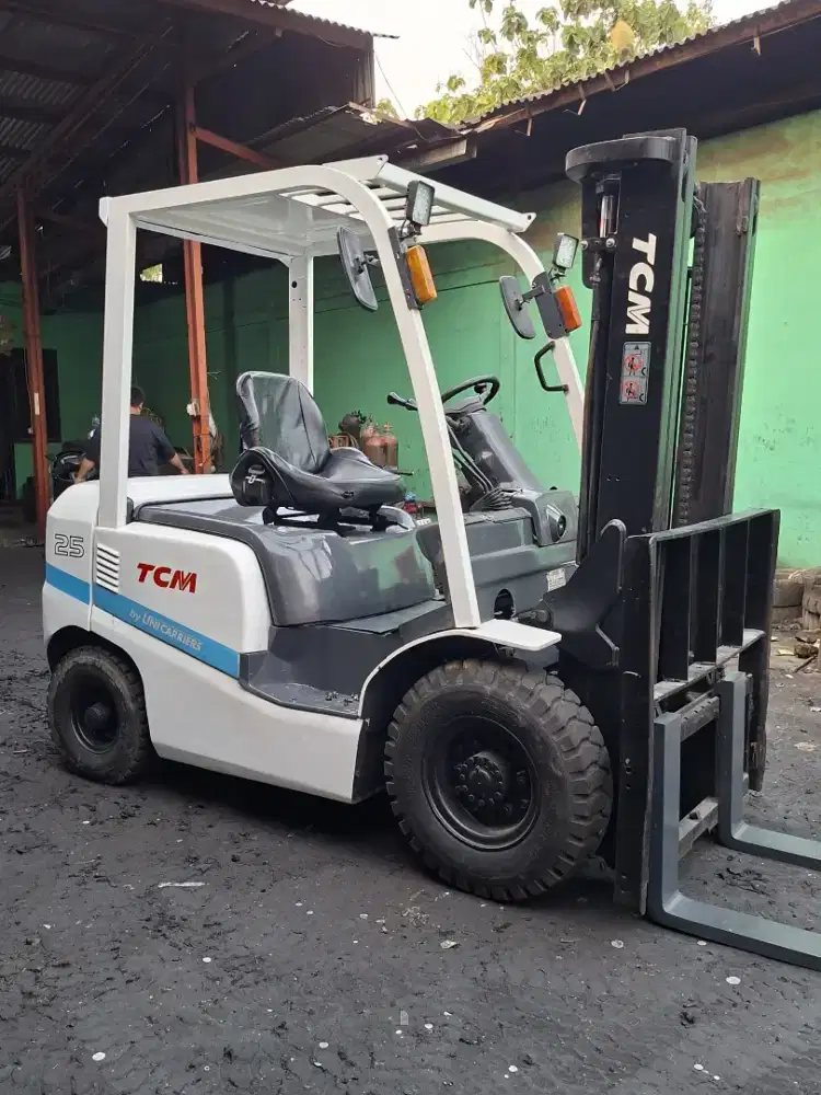 Forklift TCM 2,5 Ton,Matic,Tiang 3 Meter,Mesin Isuzu C240,Tahun 2019