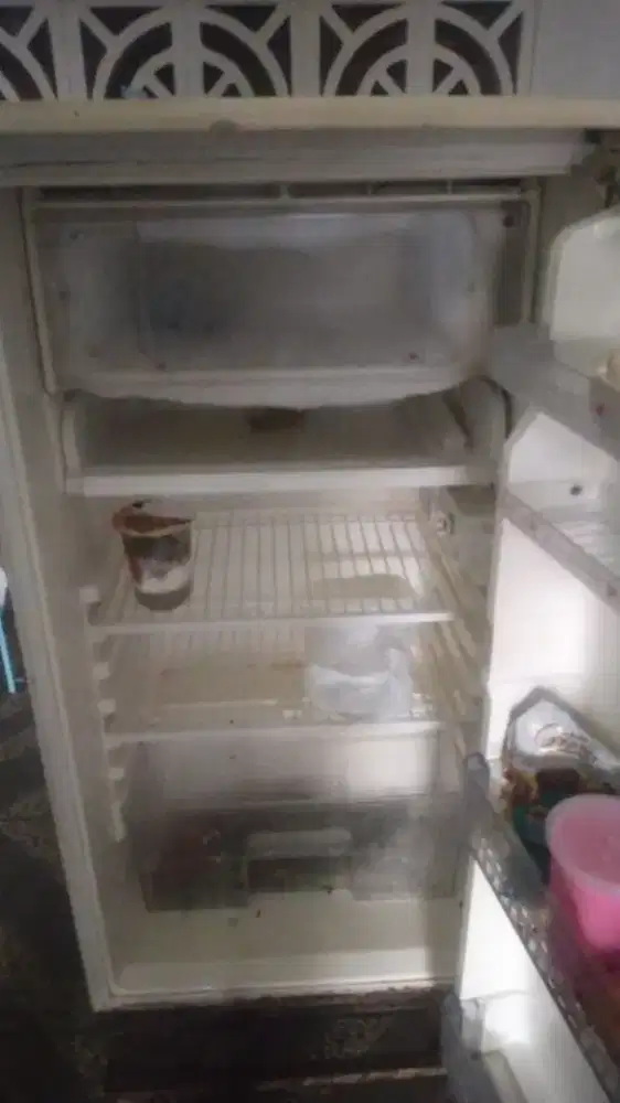 JUAL KULKAS FREEZER TOSHIBA LEMARI ES , KONDISI MASIH AMAN PAKAI
