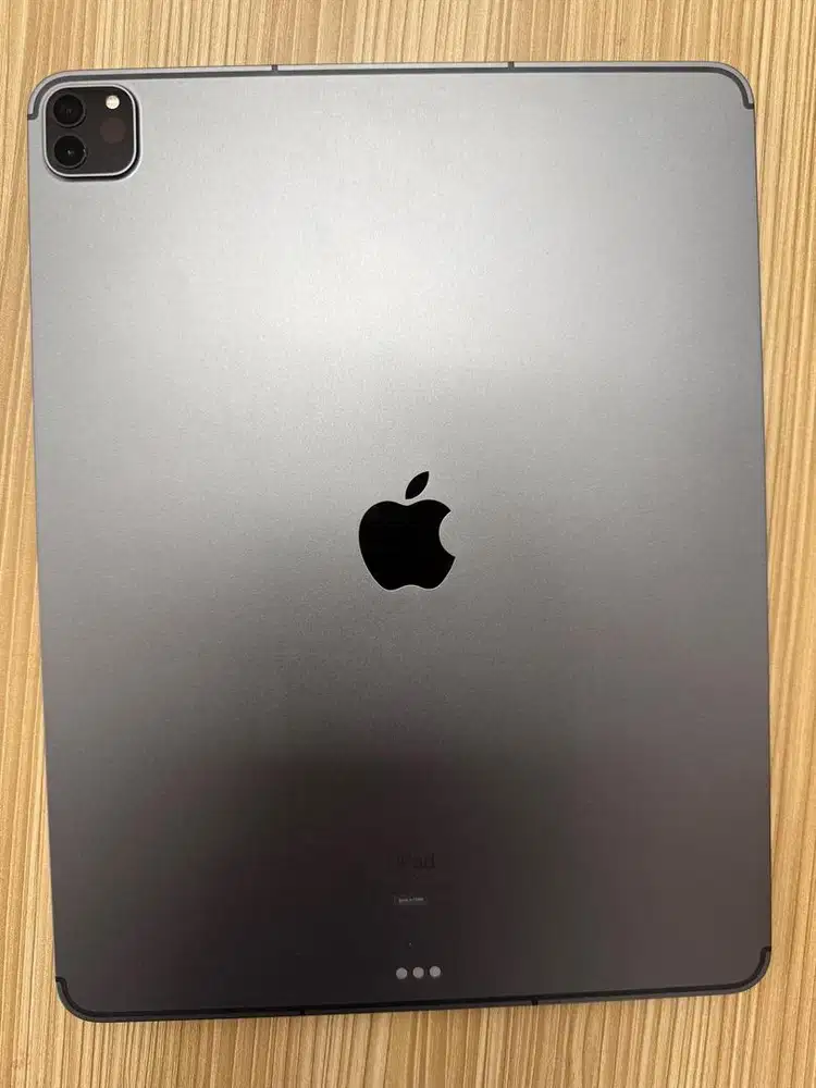 iPad Pro 12.9 inci  Gen 5 (M1, 2021)