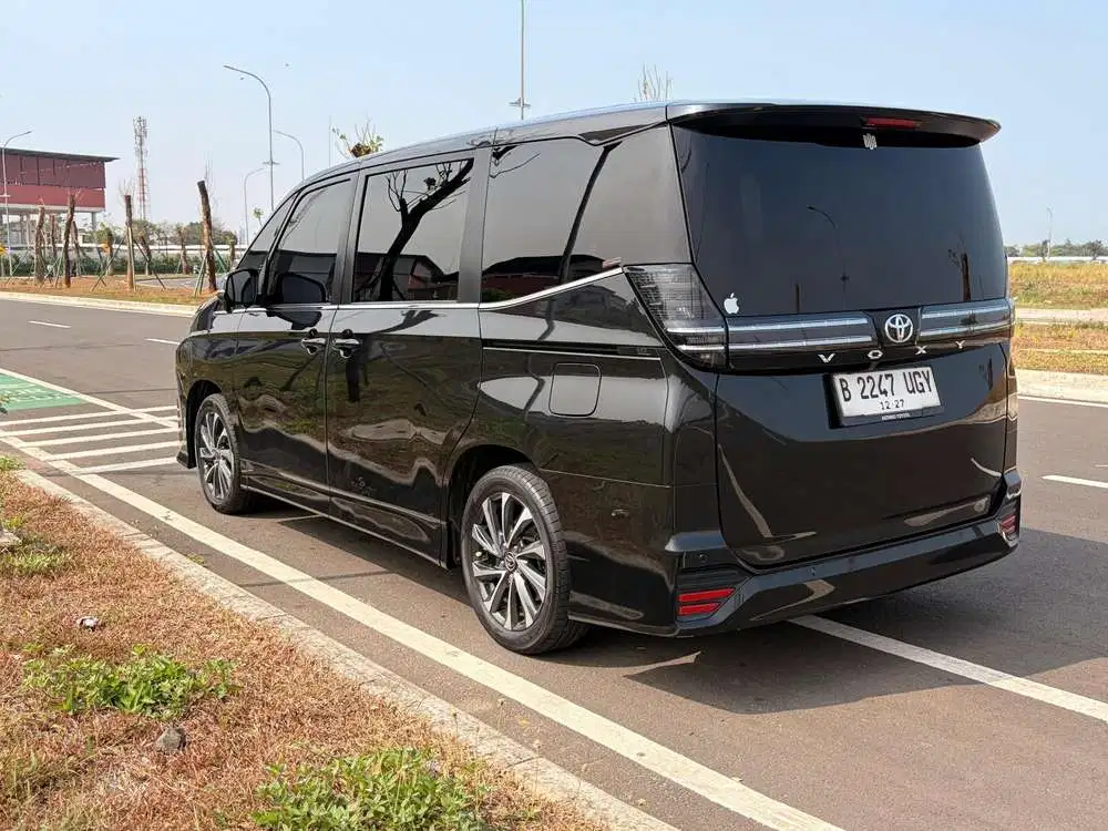 Toyota Voxy 2022 Bensin
