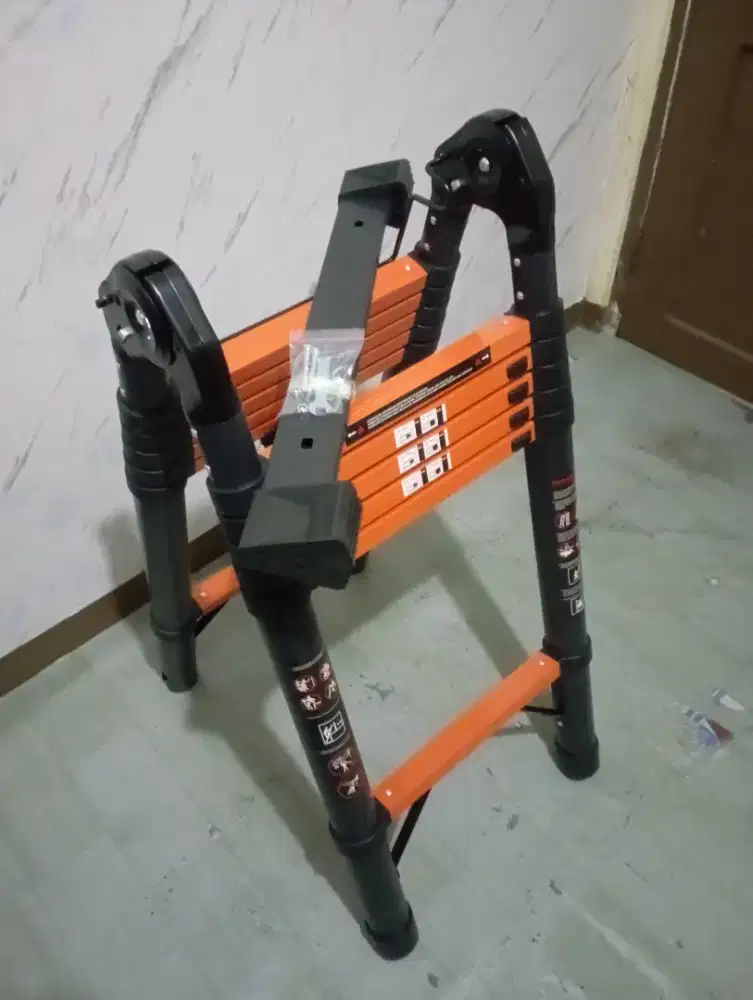 Tangga Teleskopik Double 2.5M+2.5M