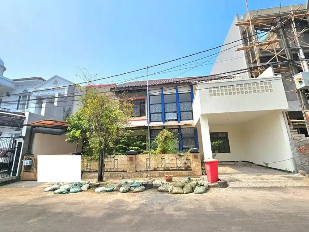 Rumah 2 Lantai Lokasi Strategos di Cluster Harapan Indah Bekasi