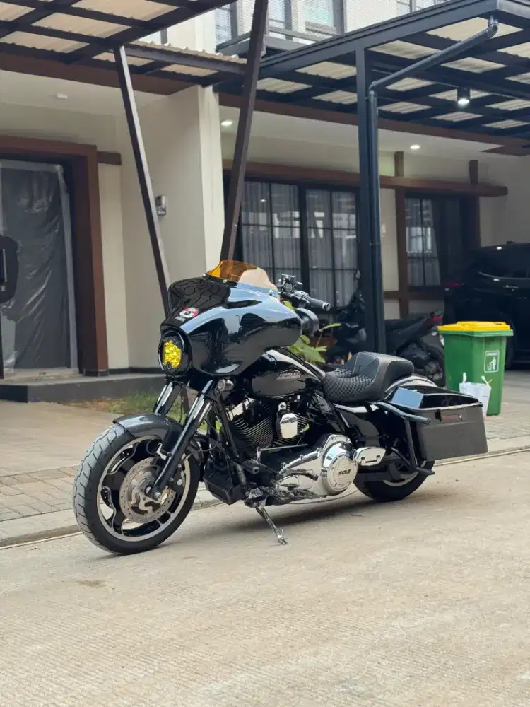 HARLEY DAVIDSON STREET GLIDE 2013