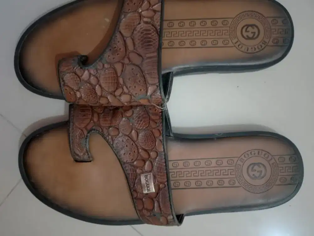 Sendal kulit size 42/43