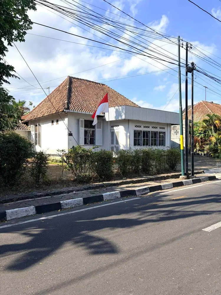 Rumah Kolonial di Lingkungan Elite Kotabaru
