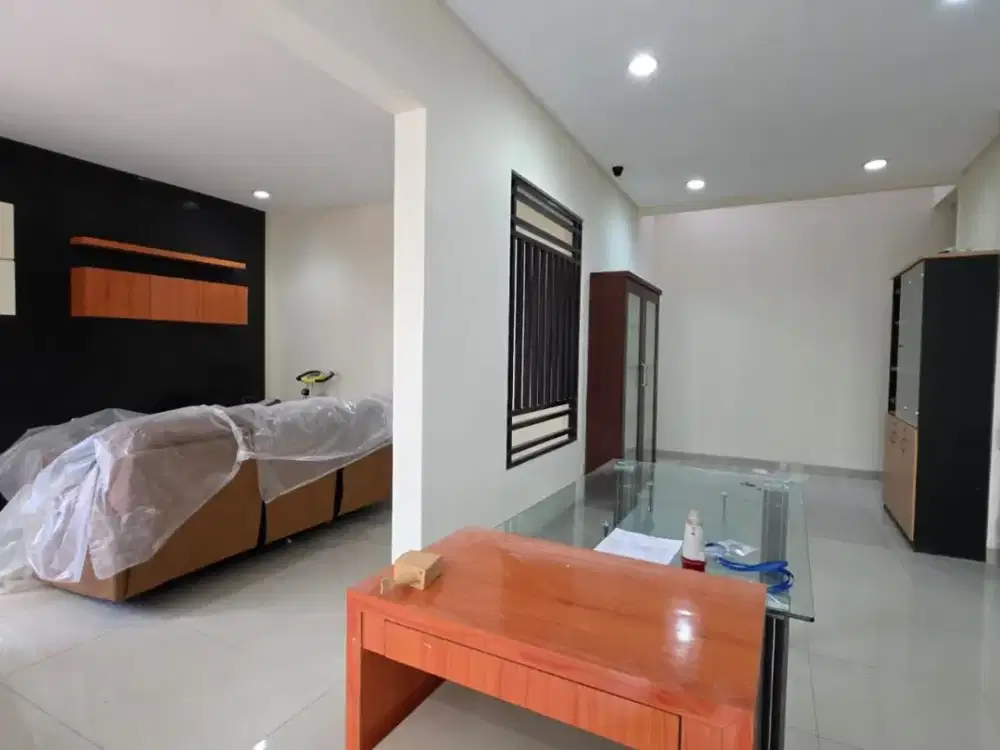 Disewakan Rumah Layar Permai PIK, Uk 10x15, 2 Lantai, KT 3+1, Furnish, Hoek