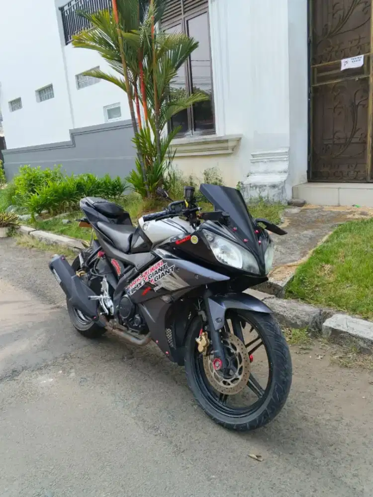 R15 V2 Bagus terawat