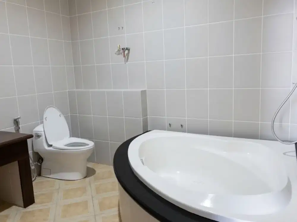 DIJUAL RUMAH FURNISHED – MEKAR WANGI  Harga Turun dari Rp4,3 M  Rp3,9 M  LT 215 m² | LB 300 m² | Lebar Muka 12 m | SHM