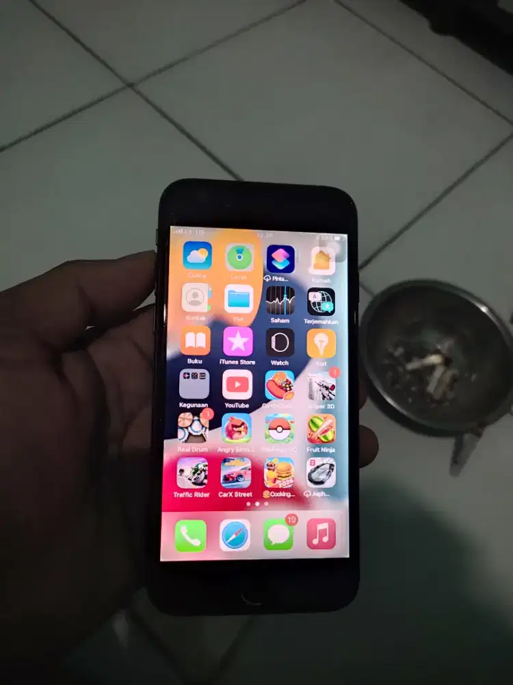 Iphone 7 32GB jual Bu harga 600k net gk nego