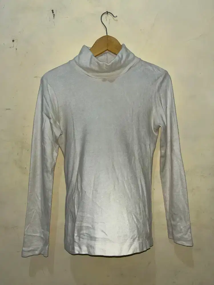 Sweater Uniqlo | Turtle Neck Putih | Atasan Wanita