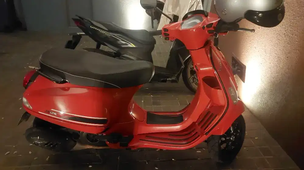 Vespa S 125 i-Get 2022 orange – Mulus & Terawat, Siap Pakai