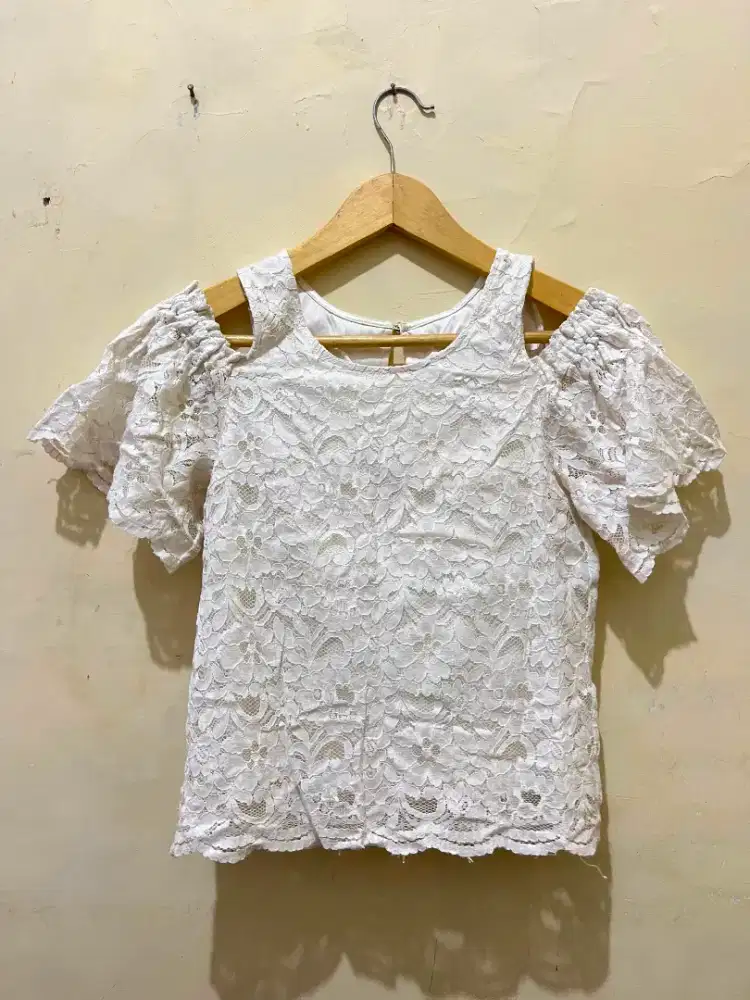 Blouse Brukat Putih | Atasan Wanita