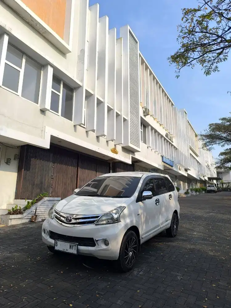 TOYOTA AVANZA TYPE G AT