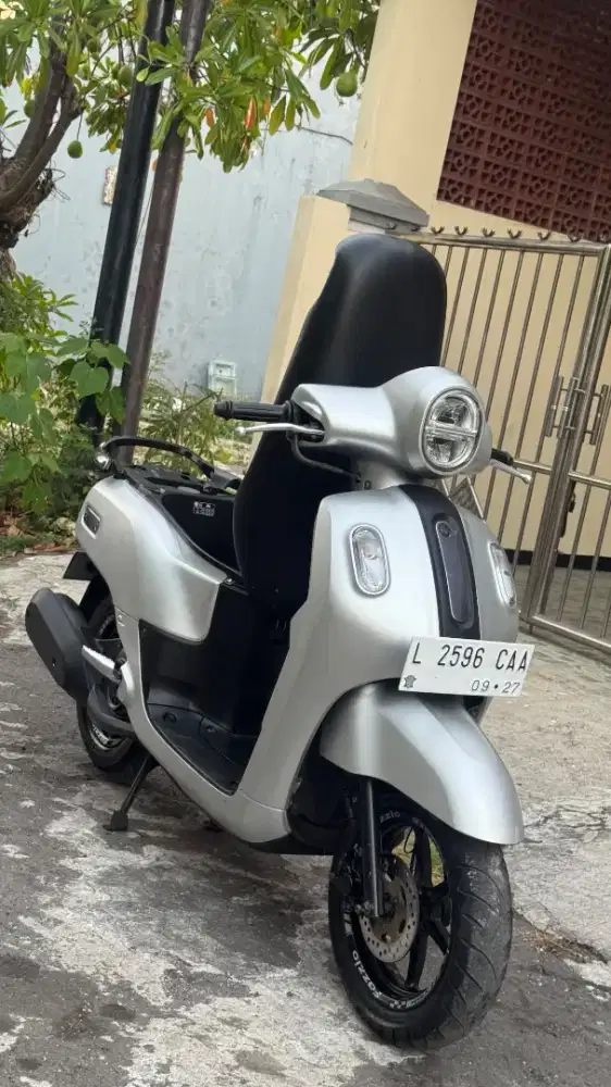YAMAHA FAZZIO LUX HYBRID 2022 PRESTIGE SILVER KEYLESS ODO 4RB KM