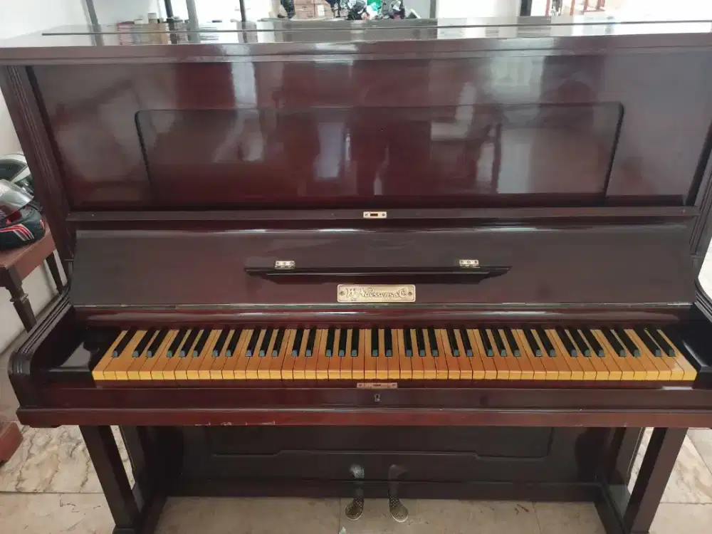 Piano klasik & antik merk W.Naessens.co , semua berfungsi dengan baik