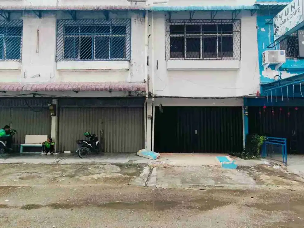 Ruko Sewa di Komplek Nagoya dekat Kampung Bule