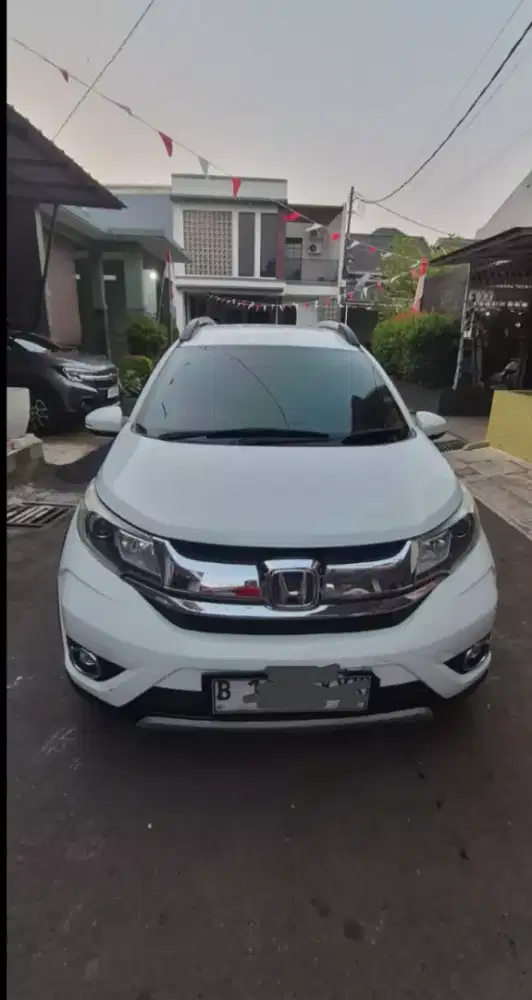 Jual mobil Honda BRV automatic tahun 2017 warna putih..