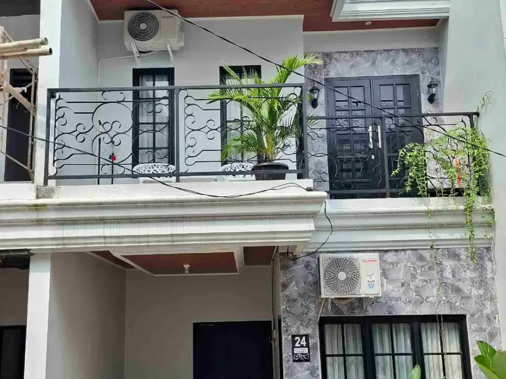 rumah mewah 2,5 lantai fasilitas lengkap akses langsung jln raya