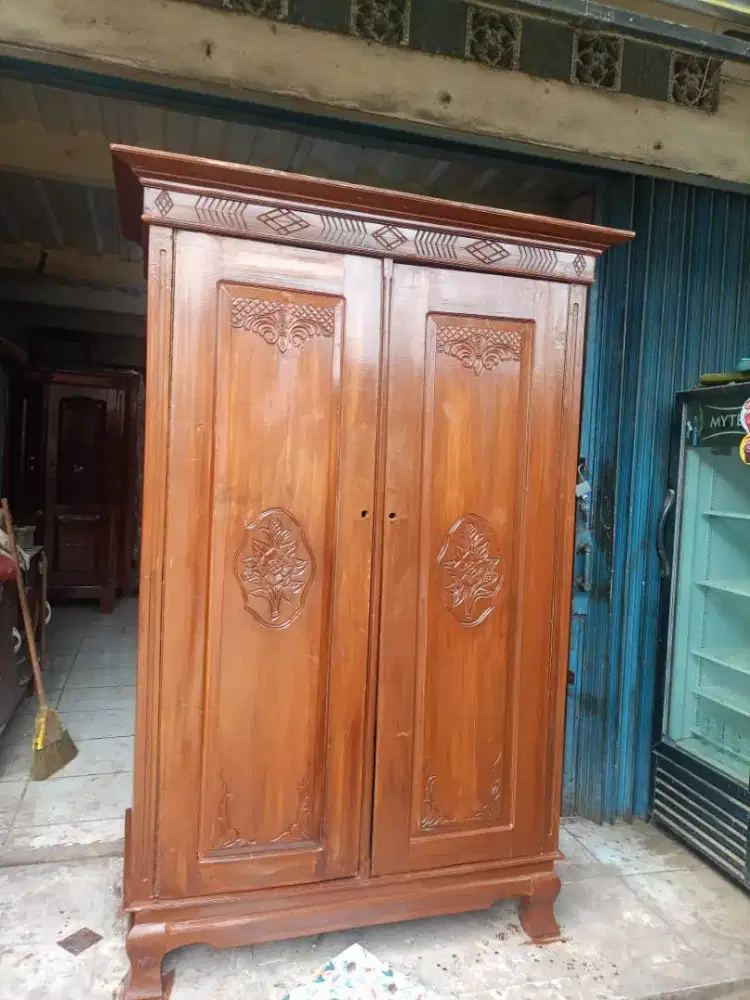Lemari kayu full jati bekas dah mepamin