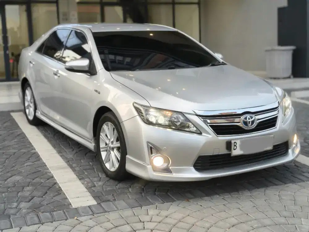 Camry hybrid luxury tipe tertinggi