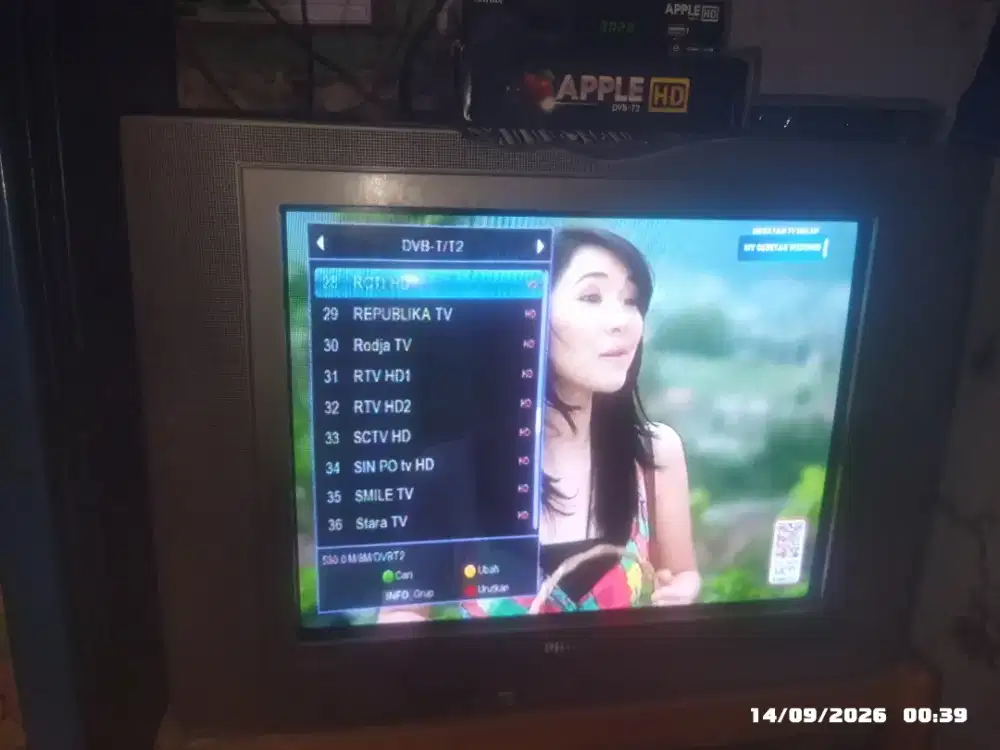Dijual cepat TV tabung Phillips + STB merk apple HD dan remot komplit.