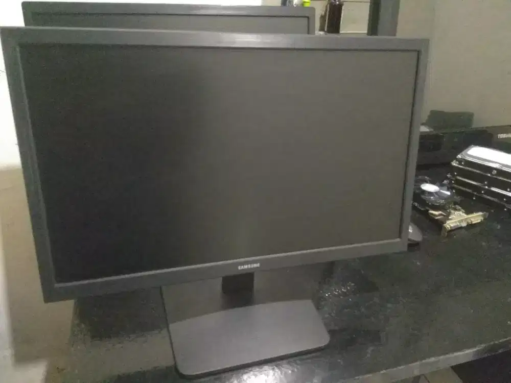 Monitor Samsung 19 inch VGA & HDMI input