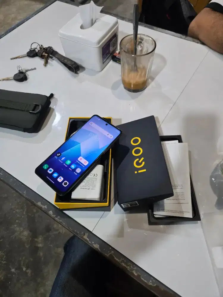 iQoo z7x 5g ( 8/128 ) Lengkap, Ori