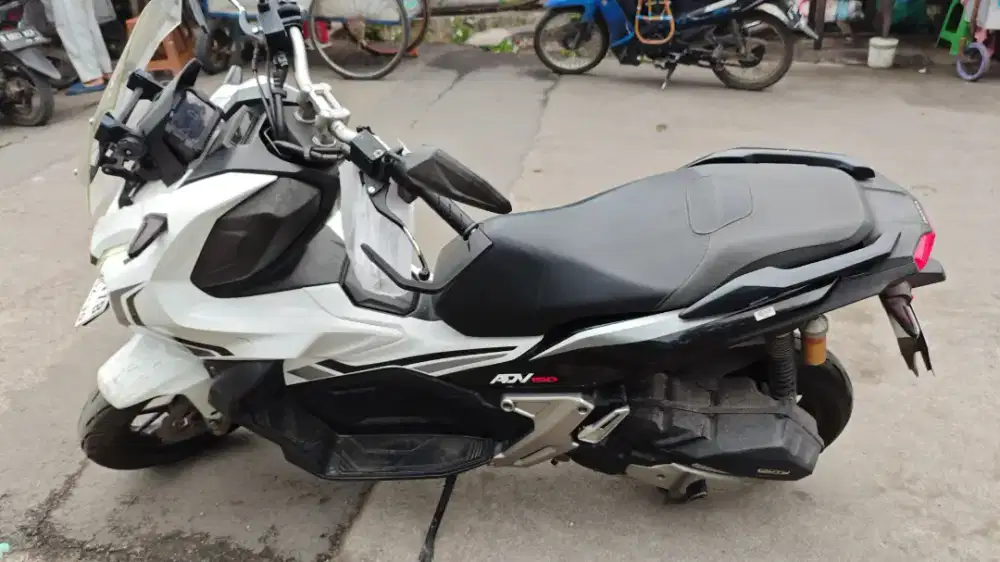 Special ADV 150 ABS Putih