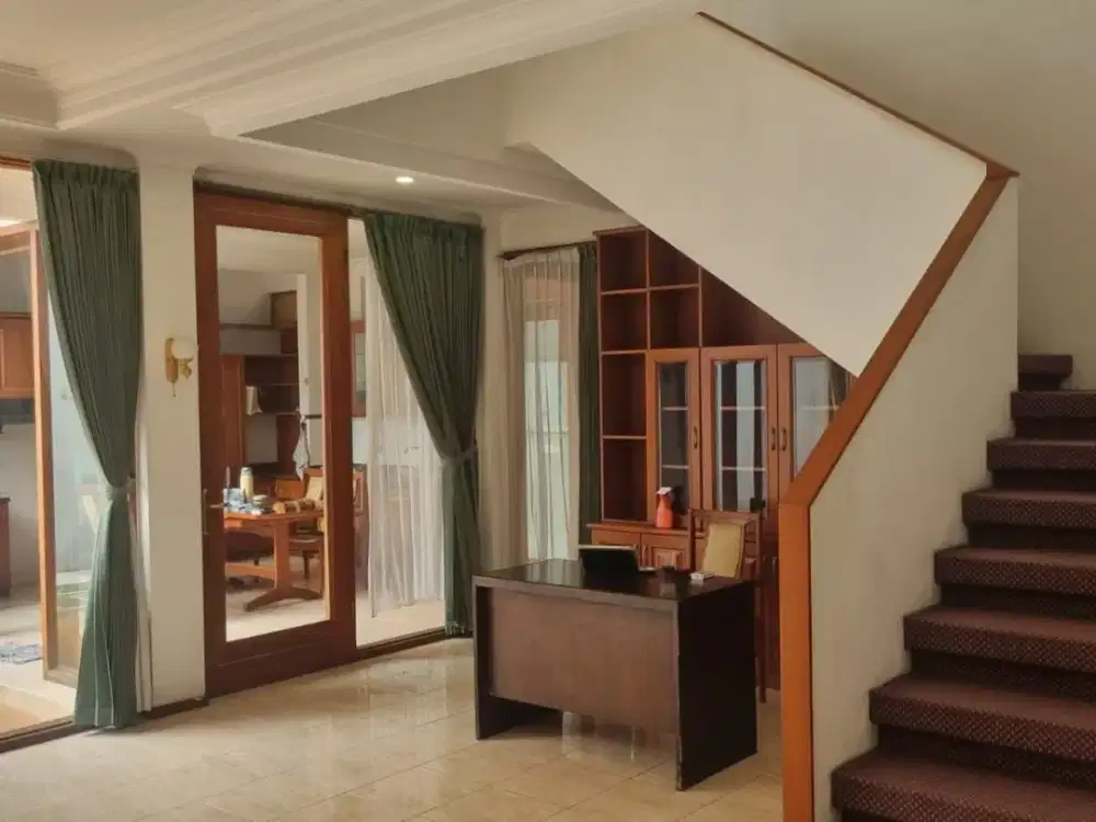 Jual Rumah Bagus Cantik Luas Terawat Siap Huni Bangunan 2 Lantai SHM dan IMB Lengkap di Perumahan Setraduta Bandung