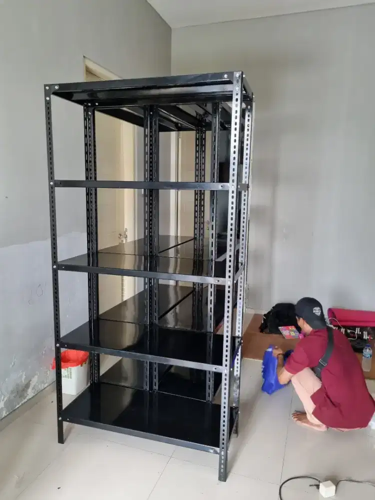 Rak besi arsip ramping