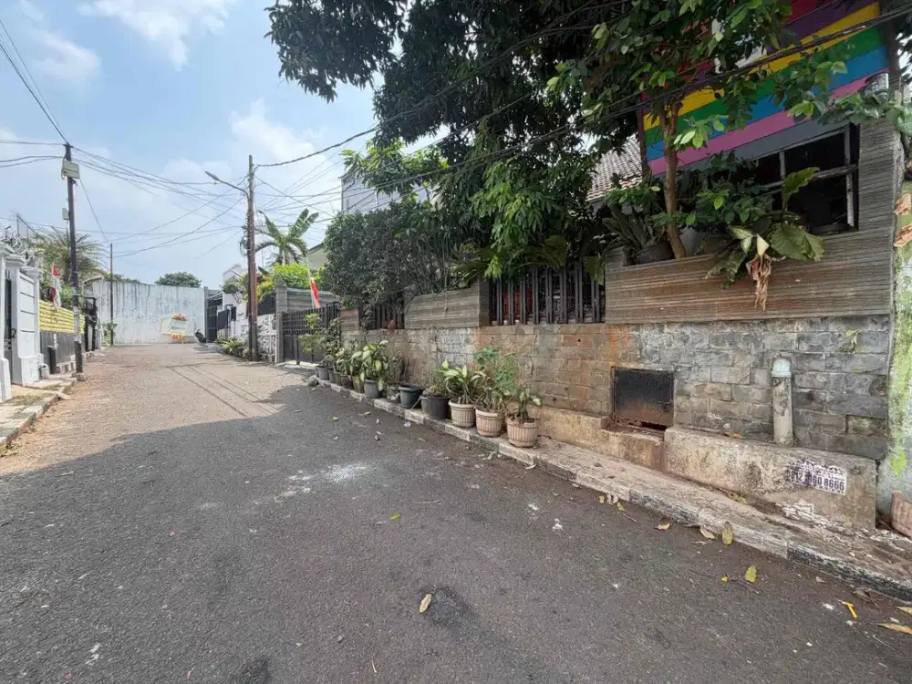 Dijual Rumah di Jalan Johari Kota Jakarta Selatan, 280m, All In!