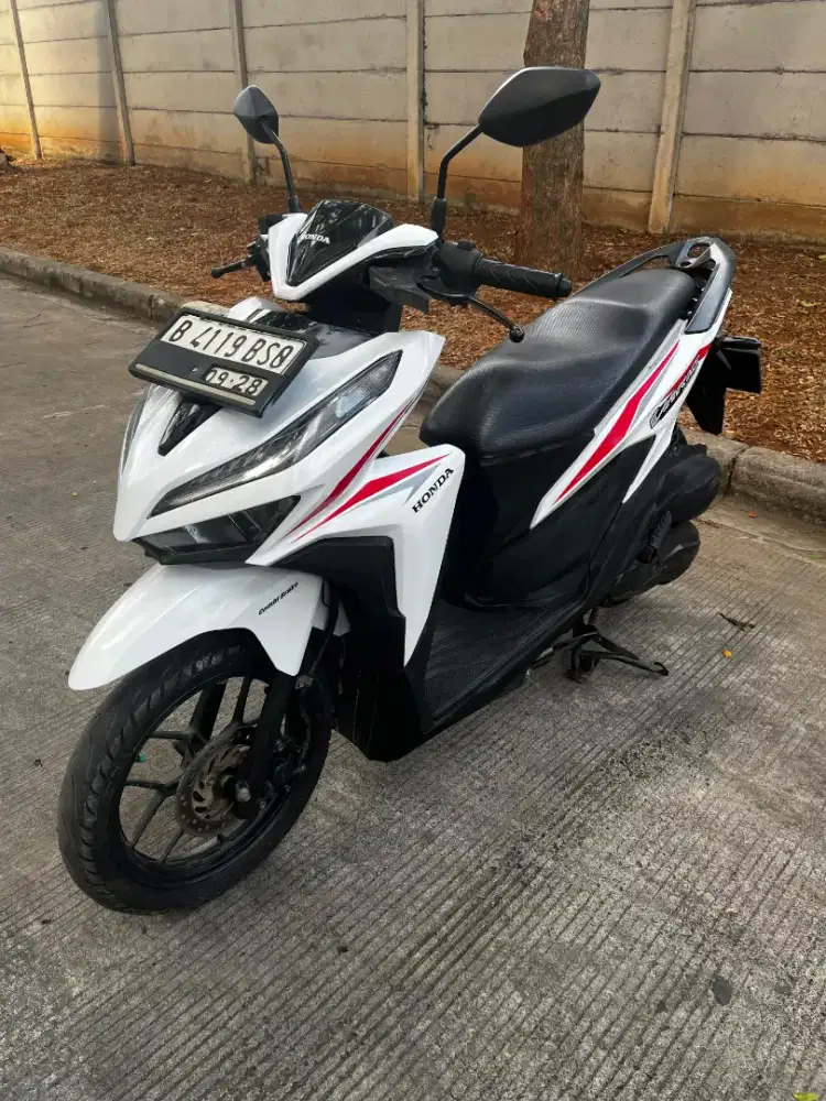 Vario 125 LED Old Putih Glossy