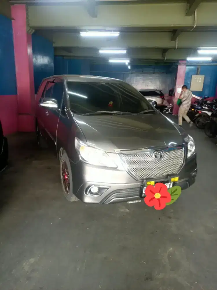 Kijang Innova Grand 2011