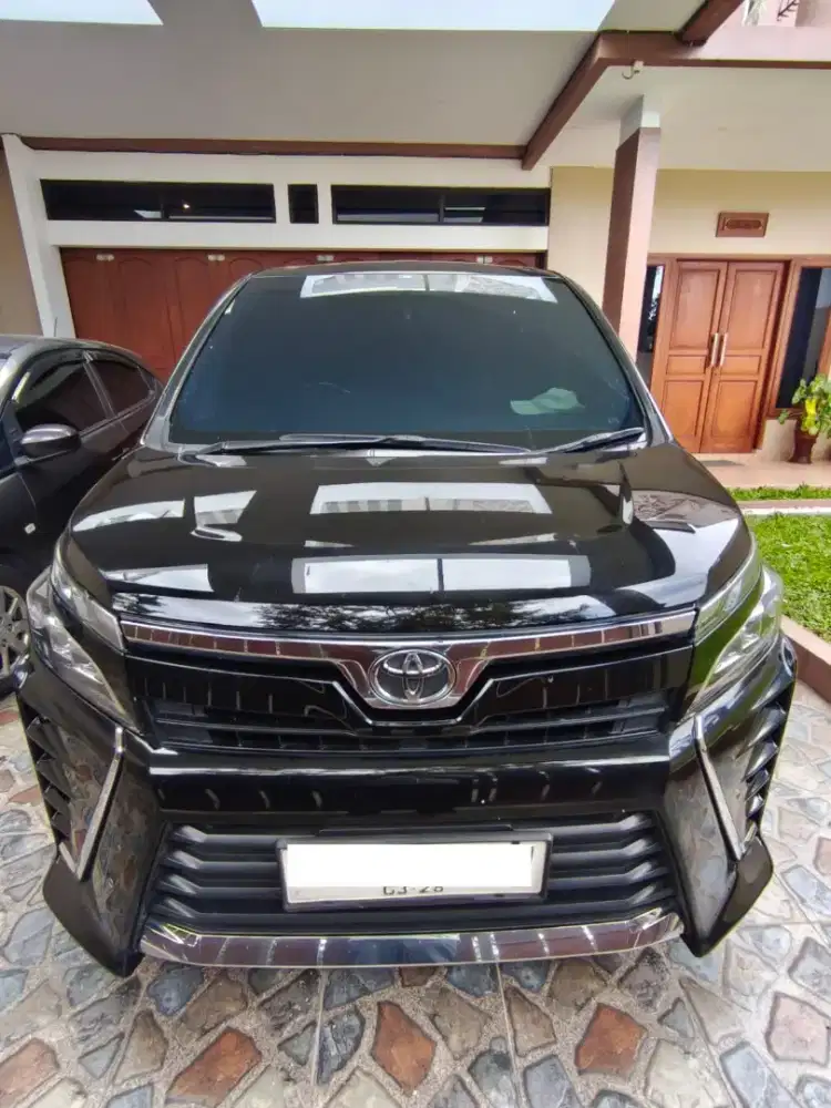 Voxy 2.0 L AT 2018