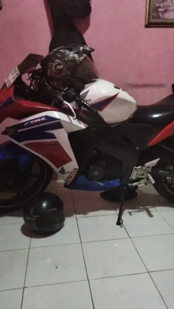 Saya cowo gagah manis mencari kerja buat Kaka Kaka yg membutuhkan jasa