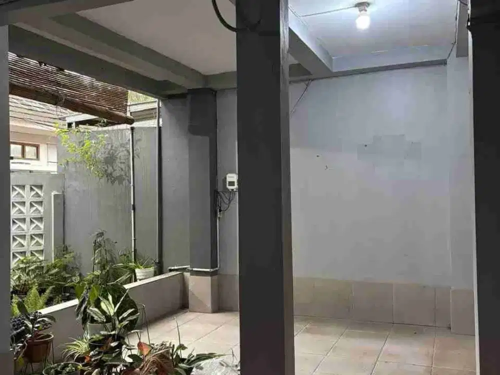 dijual Rumah 2 lt strategis di Cihanjuang Cimahi Utara
