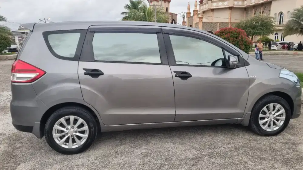 Mobil Ertiga GX 2012