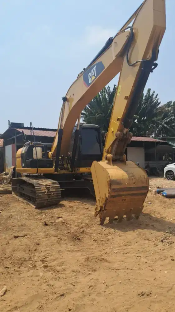 Exavator Caterpillar CAT D320D2 tahun 2018