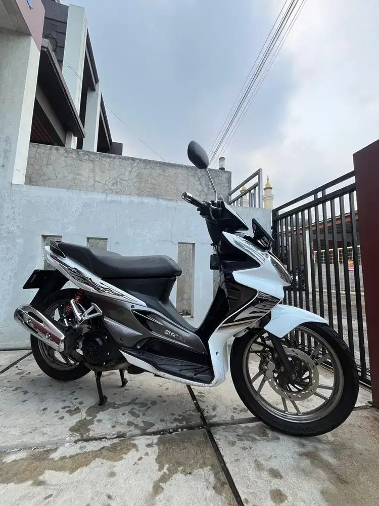 SUZUKI SKYWAVE 125