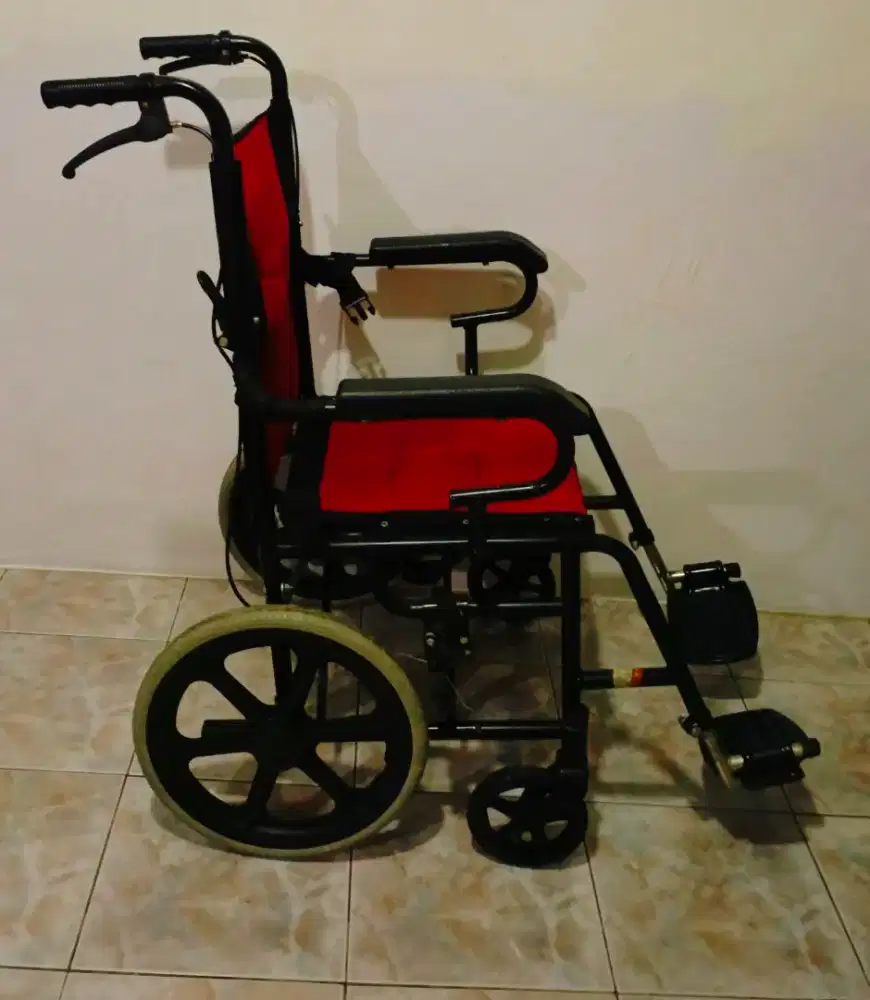 KURSI RODA LIPET BESI