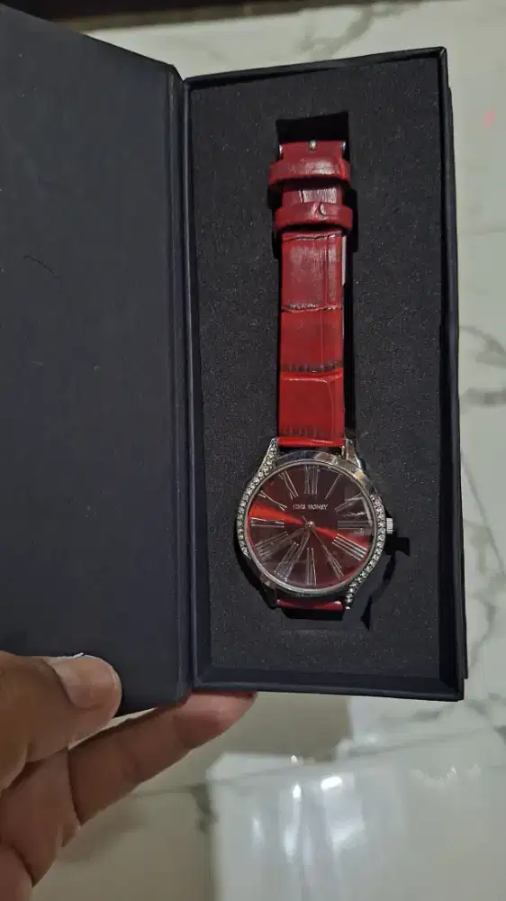 Jam tangan wanita