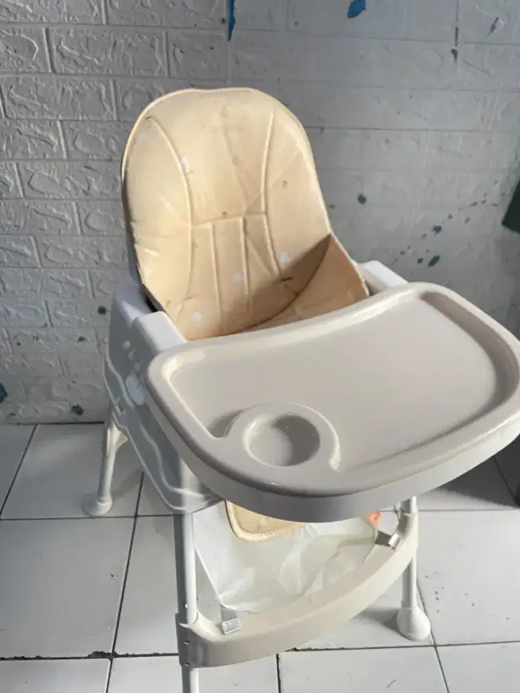kursi makan bayi