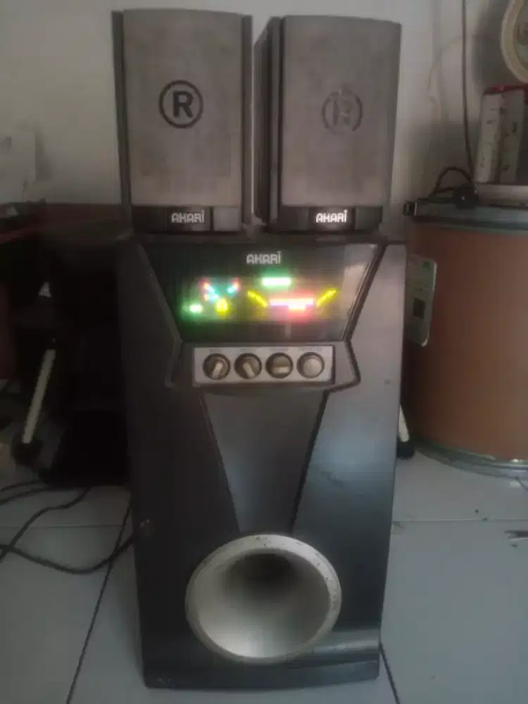 Speaker aktip Akari legendaris