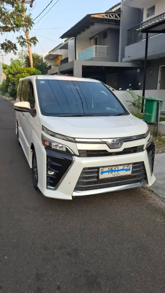 TOYOTA VOXY 2.0 A/T