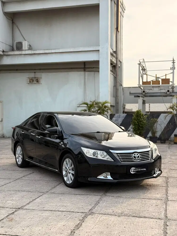 TOYOTA CAMRY V 2.4 Automatic Bensin 2014